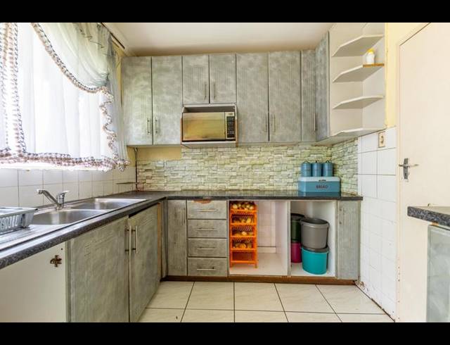 3 BEDROOM HOUSE FOR SALE IN BISLEY